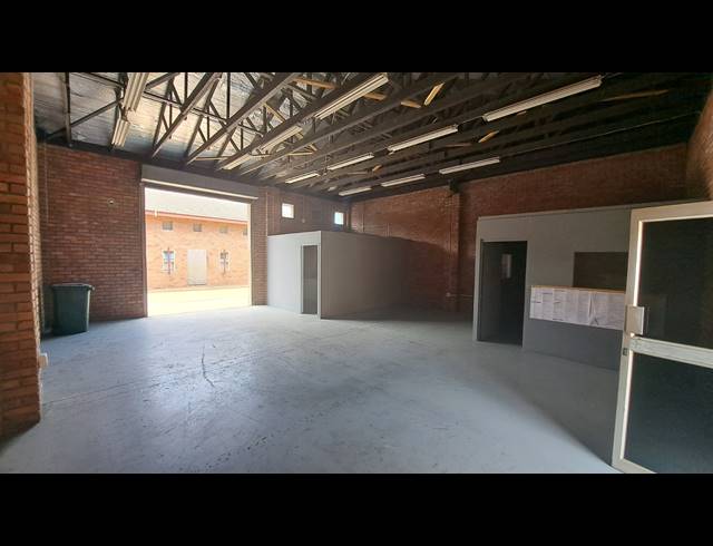 100M² WAREHOUSE TO LET IN ALTON